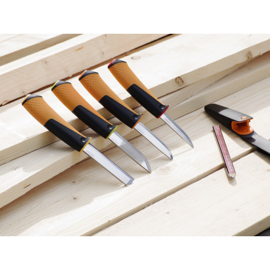 Kaiverrusveitsi + kotelo teroittimella Fiskars (1023620)