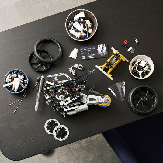 LEGO® 42130 TECHNIC BMW M 1000 RR