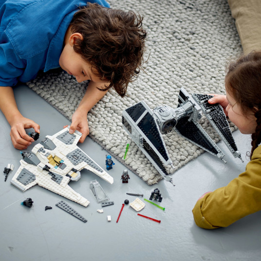 LEGO® 75348 Star Wars™ Mandalorian Fang Fighter vs TIE Interceptor™