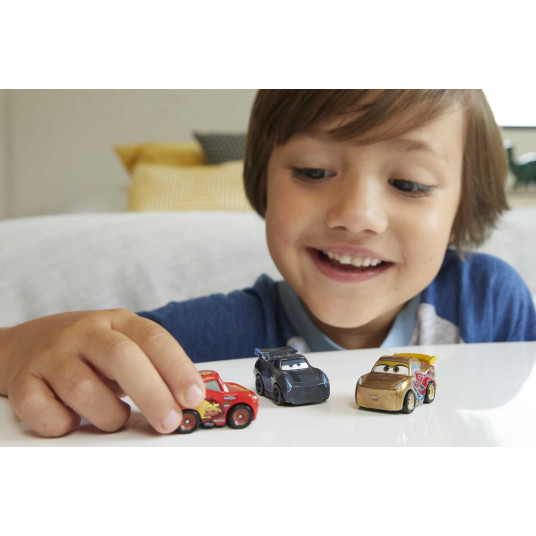 Kolmen CARS 3 -automallin sarja "Mini Racer".