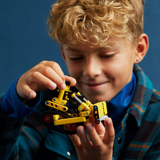 LEGO® 42163 Technic raskas puskutraktori