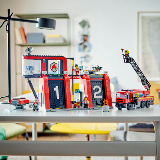 LEGO® 60414 Cityn paloasema paloautolla