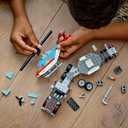 LEGO® 31146 Creator -lava-auto helikopterilla
