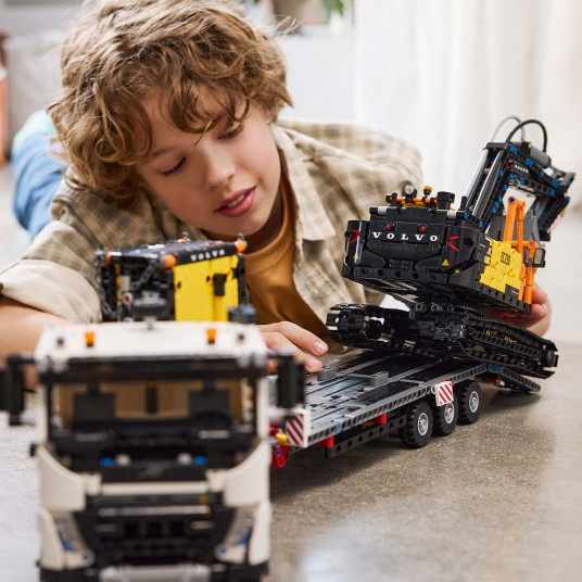 LEGO® 42175 Technic VOLVO FMX TRUCK & EC230 SÄHKÖKAIVUKONE