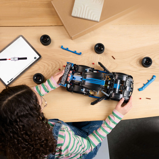 LEGO® 42176 Technic PORSCHE GT4 E-PERFORMANCE KILPA-AUTO