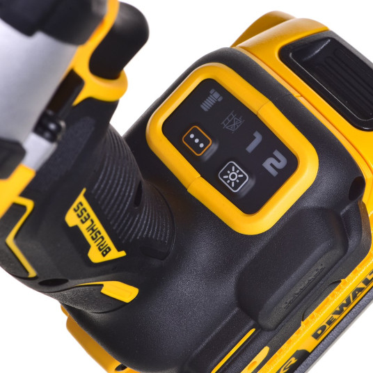 Iskuavain 1/2" 18V 2x2,0Ah DCF921D2T DEWALT