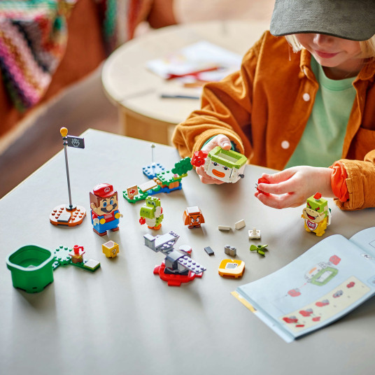 LEGO® 71439 Super Mario Adventures with Interactive LEGO® Mario™ -seikkailu interaktiivisen LEGO® Mario™:n kanssa.