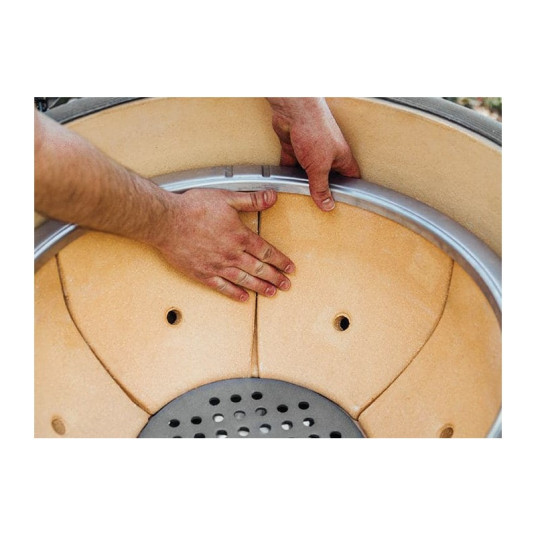 Kamado Joe Big Joe II Stand-Alone puuhiiligrilli ulkona