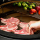 Kamado Joe Big Joe I puuhiiligrilli ulkona