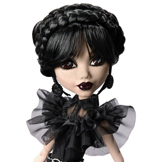 "Monster High X Wednesday Wednesday" -nukke mustassa mekossa