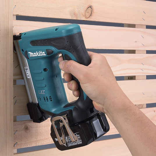 MAKITA 18 V akkukäyttöinen nitoja DST221Z