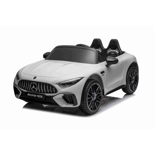 Sähköauto Mercedes Benz AMG SL63, valkoinen