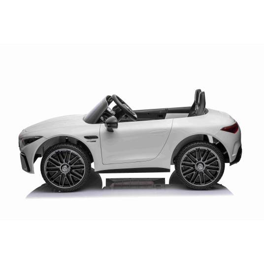 Sähköauto Mercedes Benz AMG SL63, valkoinen