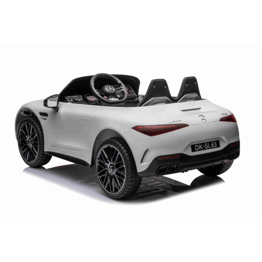 Sähköauto Mercedes Benz AMG SL63, valkoinen