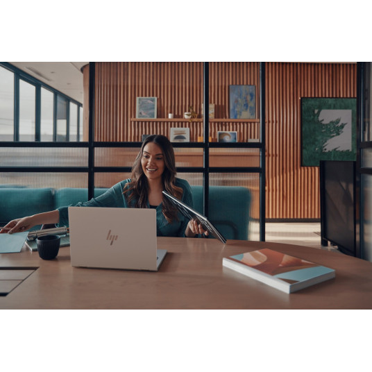 HP EliteBook 1040 14 tuuman G11 kannettava tietokone Intel Core Ultra 7 165H Kannettava tietokone 35,6 cm (14") 2.8K 32 GB LPDDR5x-SDRAM 1 TB SSD Wi-Fi 6E (802.11ax) Windows 11 Pro Hopea