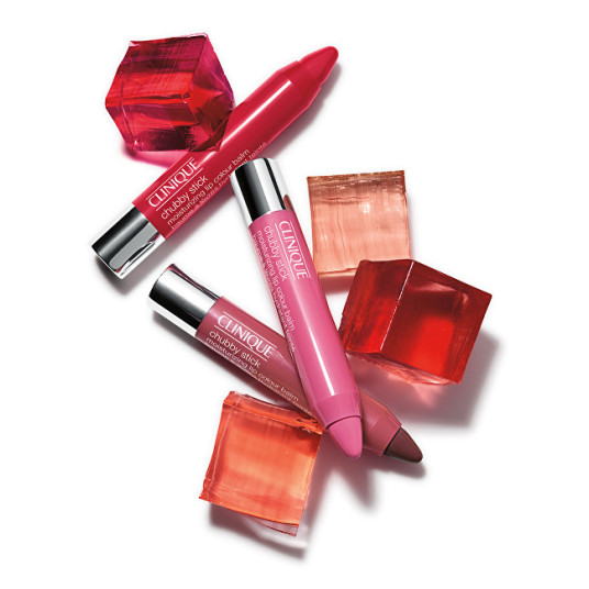 Clinique - Chubby Stick Moisturizing huulipuna (Moisturizing Lip Color Balm) 3 g - 07 Super Strawberry